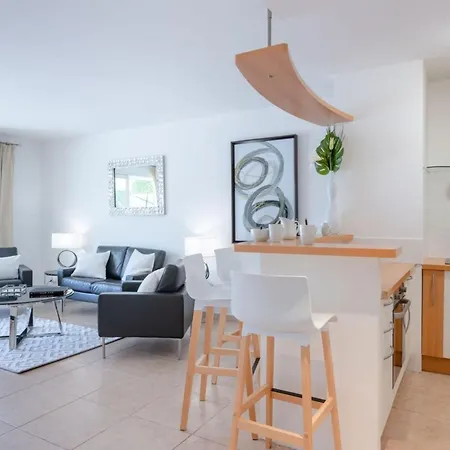3-room In Prestigious Apartamento *