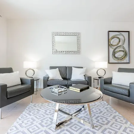 3-room In Prestigious 公寓 *